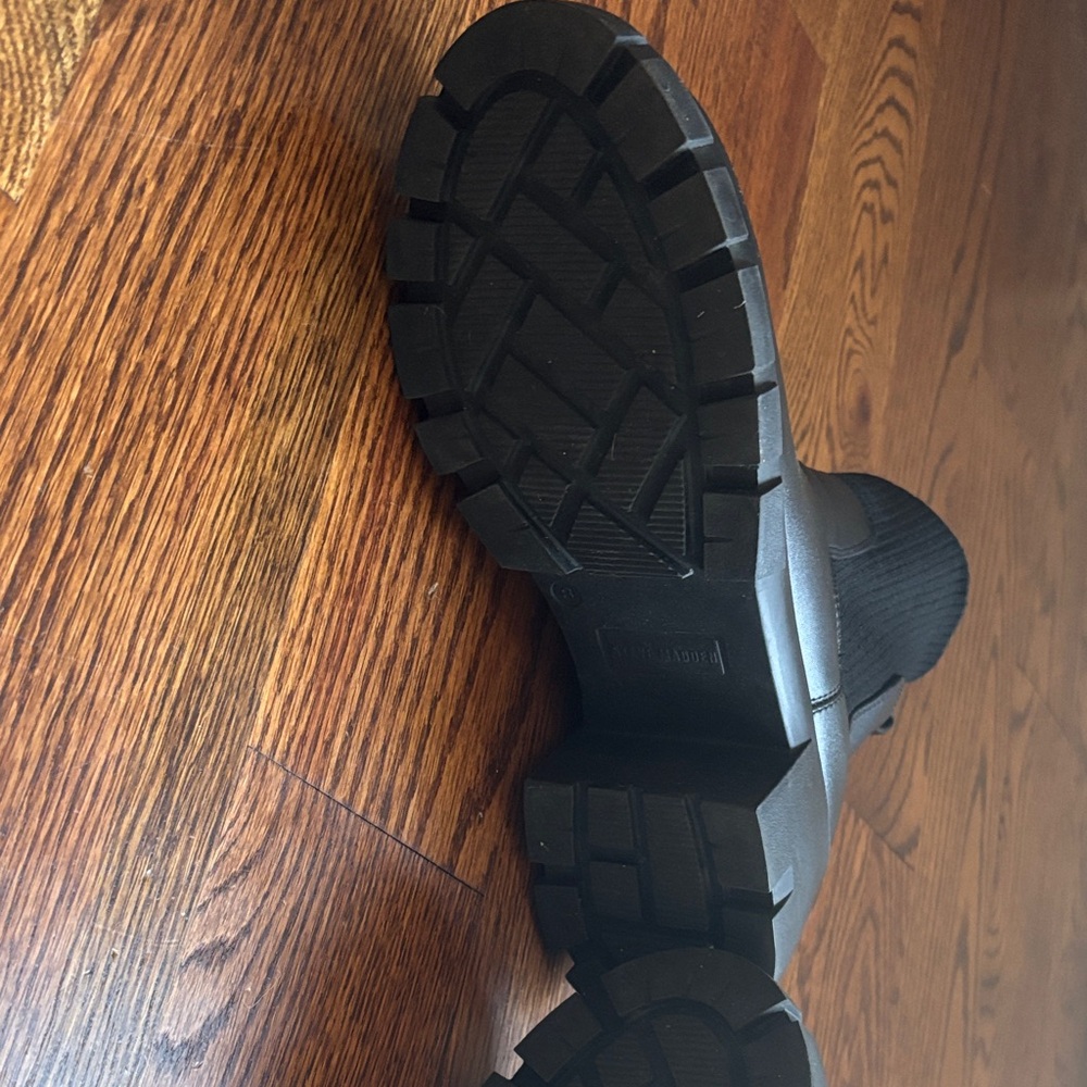 Black Steve Madden Chelsea Ankle Boots - Picture 2 of 9